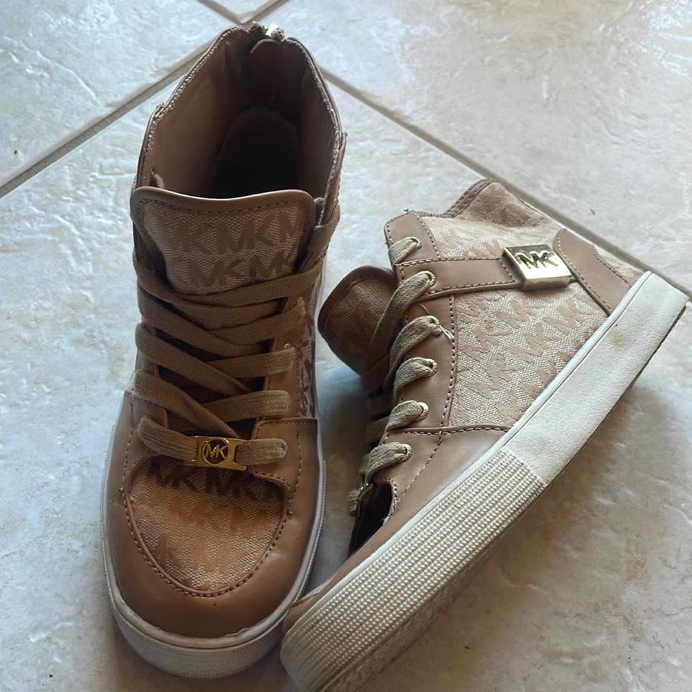 Womens shoes
